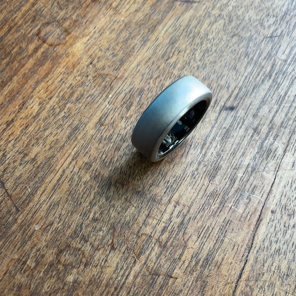 Oura Gen 3 Horizon Brushed Titanium Size 8 with charger - Picture 7 of 16